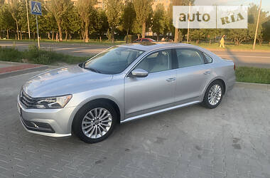 Седан Volkswagen Passat 2016 в Киеве