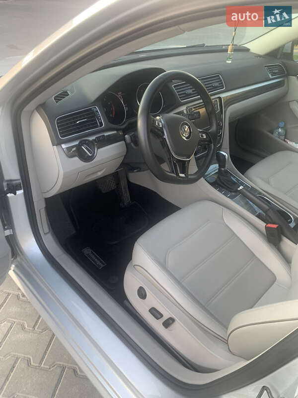 Седан Volkswagen Passat 2016 в Киеве