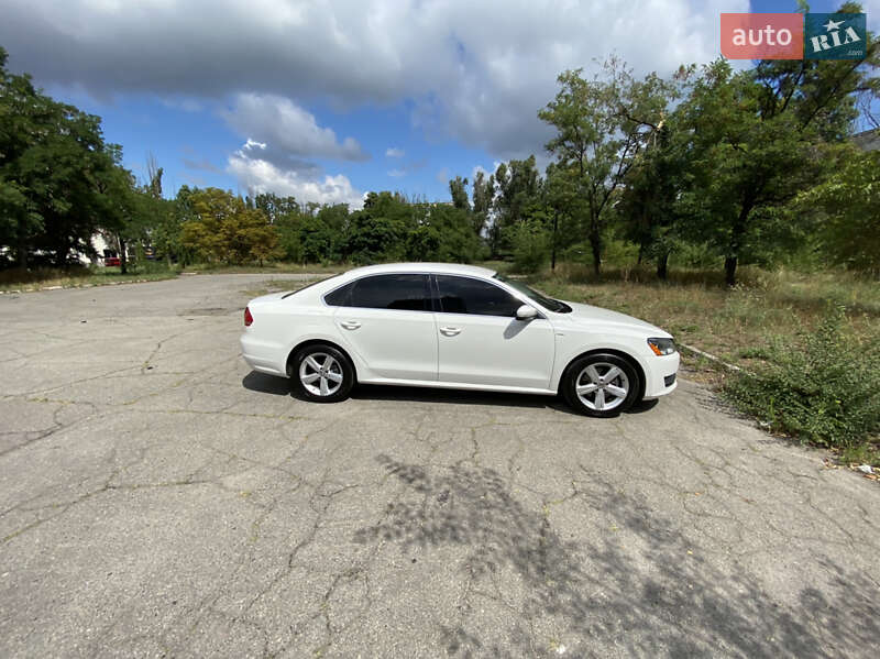 Седан Volkswagen Passat 2013 в Днепре