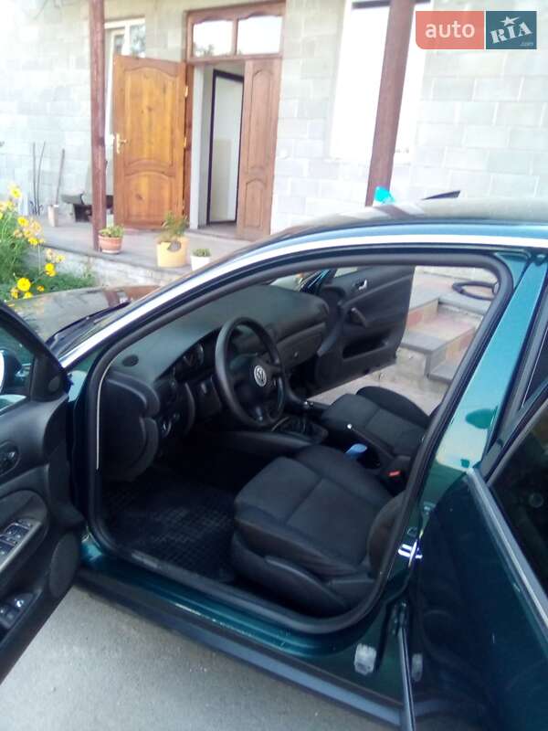 Универсал Volkswagen Passat 2001 в Дубно