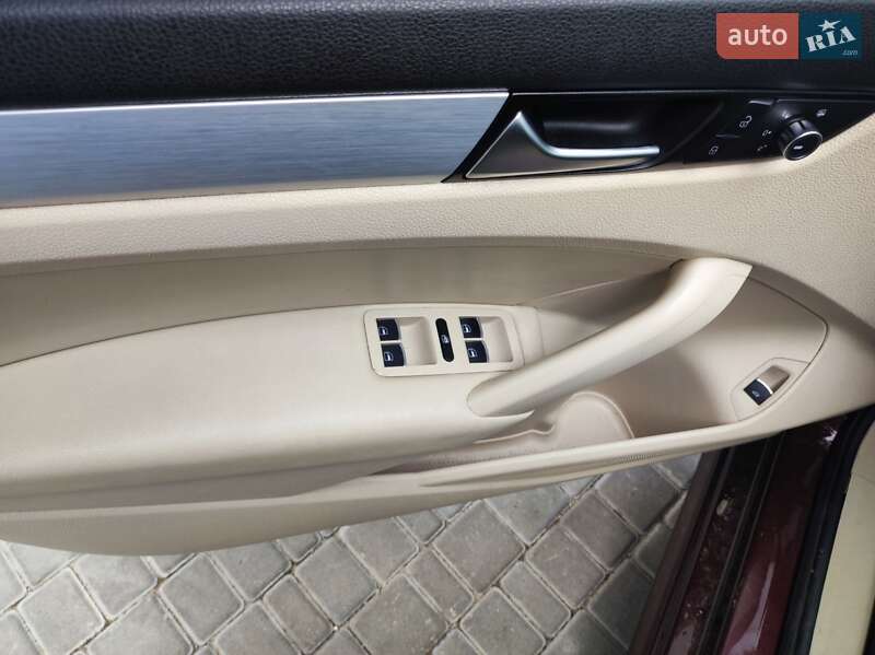 Седан Volkswagen Passat 2012 в Львові