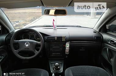 Седан Volkswagen Passat 2001 в Жовкве