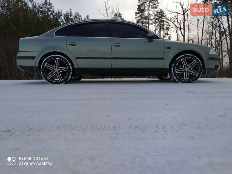 Седан Volkswagen Passat 2001 в Львове