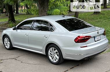 Седан Volkswagen Passat 2018 в Кам'янському