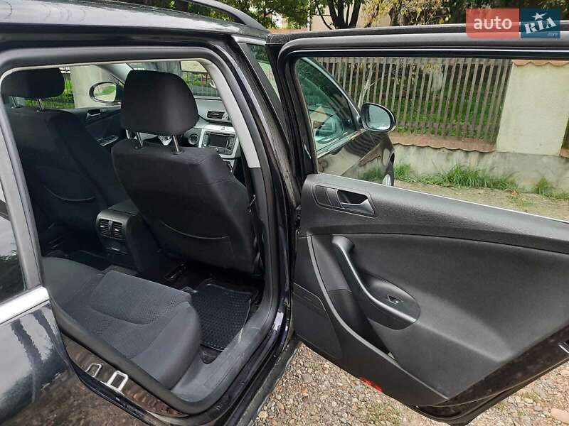 Універсал Volkswagen Passat 2010 в Чернівцях