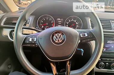 Седан Volkswagen Passat 2015 в Житомирі