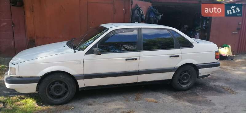 Седан Volkswagen Passat 1991 в Києві