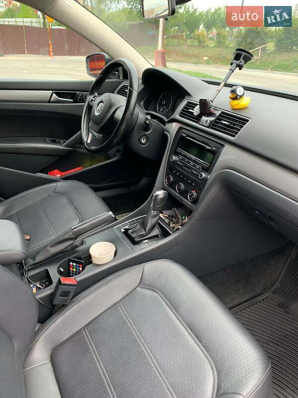 Седан Volkswagen Passat 2013 в Львові