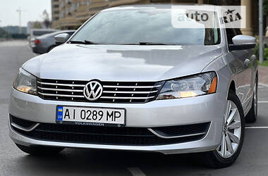 Седан Volkswagen Passat 2012 в Києві