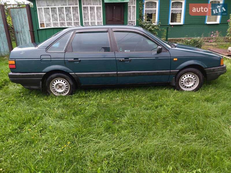 Седан Volkswagen Passat 1990 в Ямполе