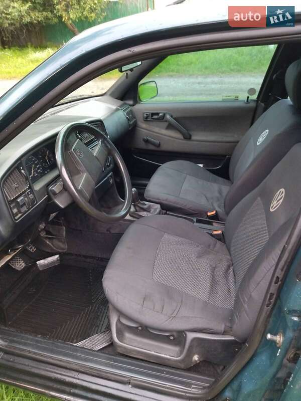 Седан Volkswagen Passat 1990 в Ямполе