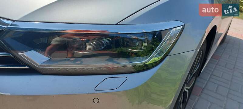 Седан Volkswagen Passat 2017 в Киеве