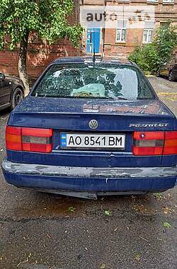 Седан Volkswagen Passat 1995 в Харькове