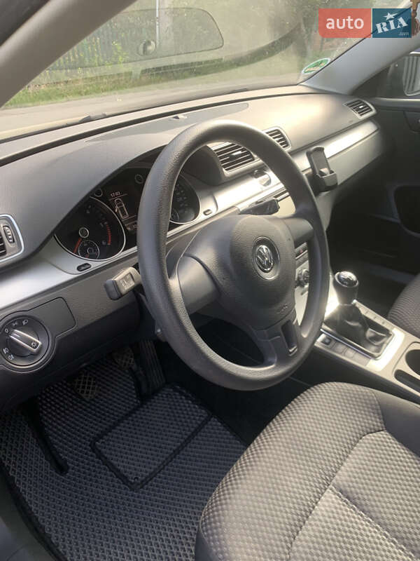 Універсал Volkswagen Passat 2013 в Вінниці