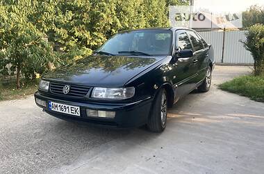 Седан Volkswagen Passat 1996 в Радомышле