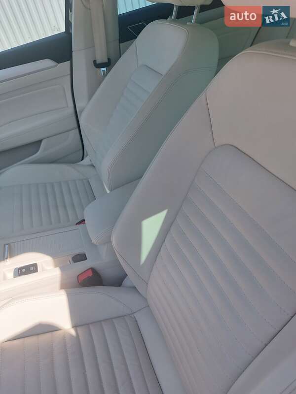 Универсал Volkswagen Passat 2018 в Черновцах