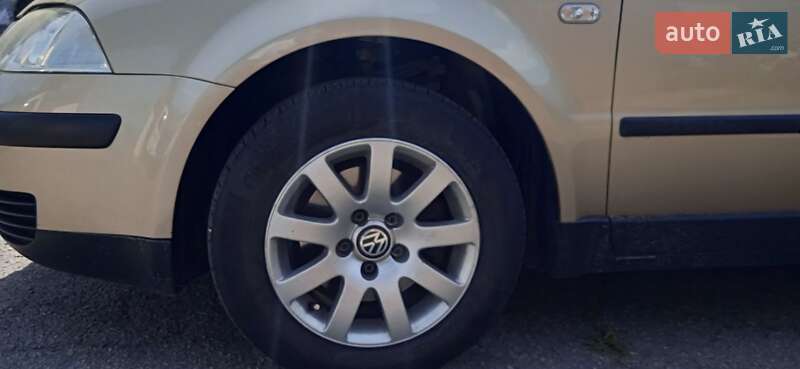 Універсал Volkswagen Passat 2002 в Києві