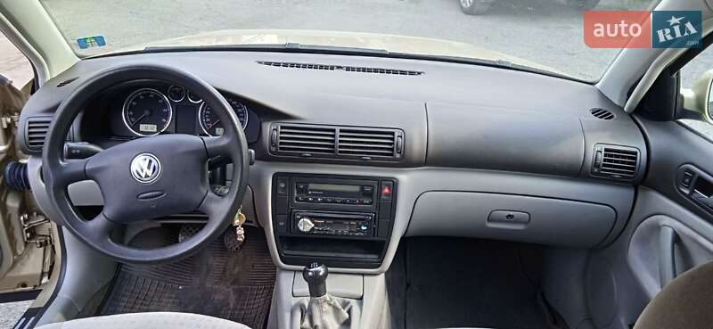 Універсал Volkswagen Passat 2002 в Києві