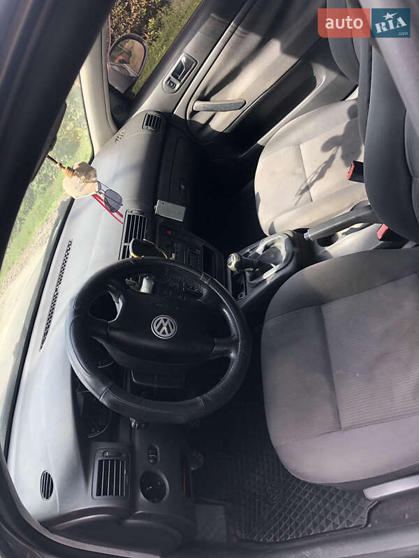 Седан Volkswagen Passat 2004 в Хусте