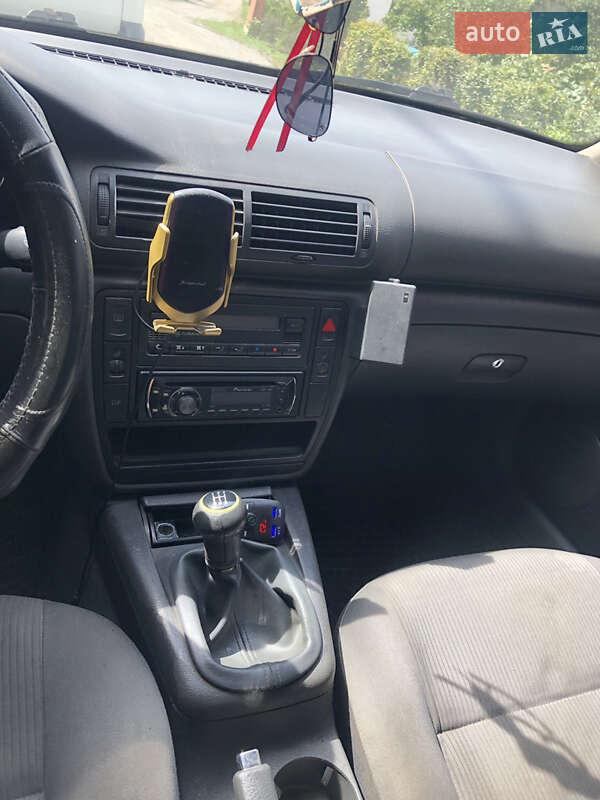 Седан Volkswagen Passat 2004 в Хусте