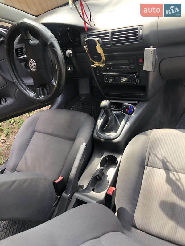 Седан Volkswagen Passat 2004 в Хусте