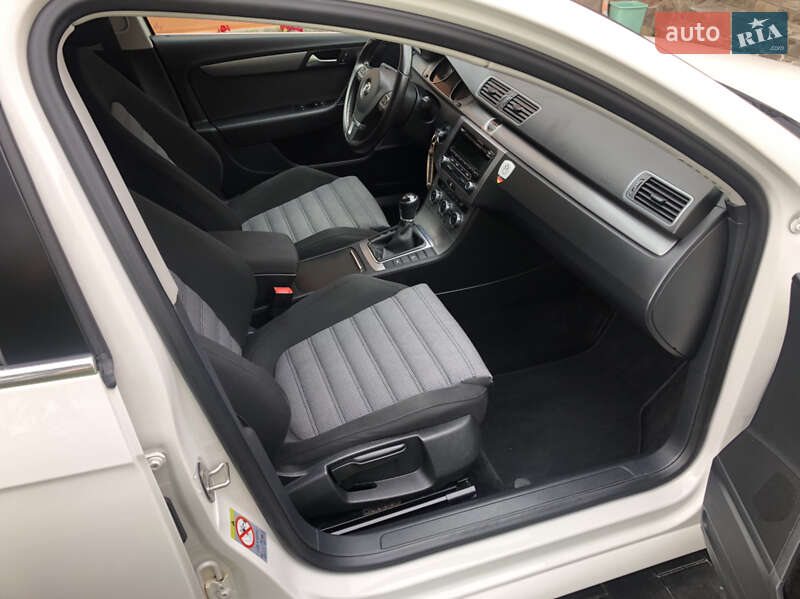 Універсал Volkswagen Passat 2013 в Коломиї