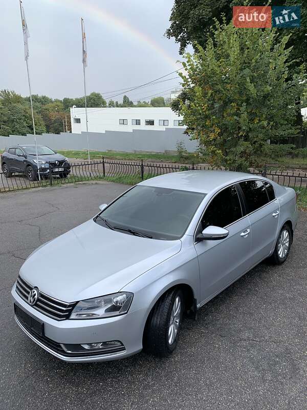 Седан Volkswagen Passat 2015 в Харькове