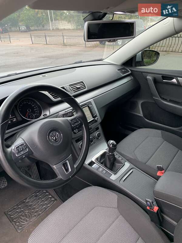Седан Volkswagen Passat 2015 в Харькове