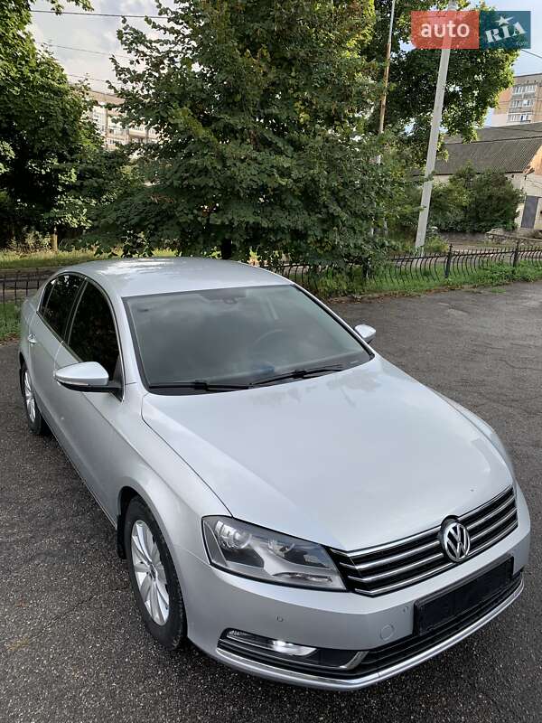 Седан Volkswagen Passat 2015 в Харькове