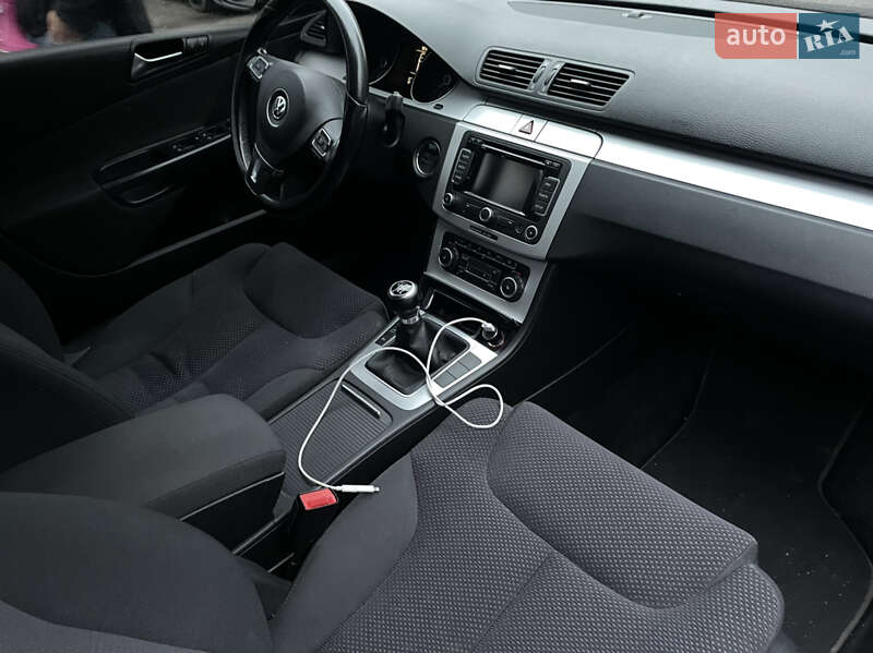 Універсал Volkswagen Passat 2010 в Києві