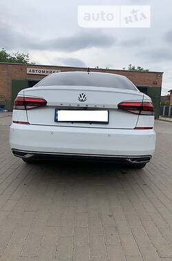 Седан Volkswagen Passat 2020 в Виннице