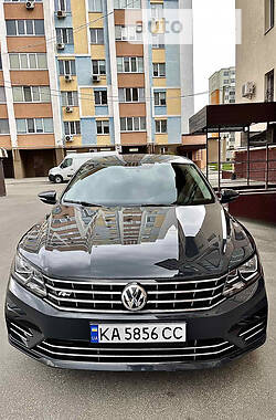 Седан Volkswagen Passat 2017 в Харкові