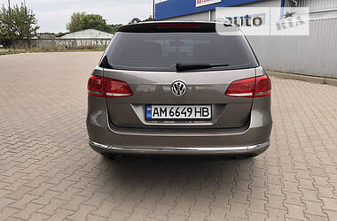 Універсал Volkswagen Passat 2012 в Житомирі