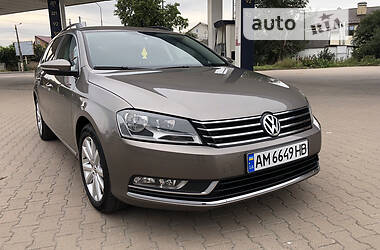 Універсал Volkswagen Passat 2012 в Житомирі