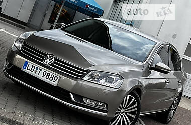 Седан Volkswagen Passat 2014 в Дрогобичі