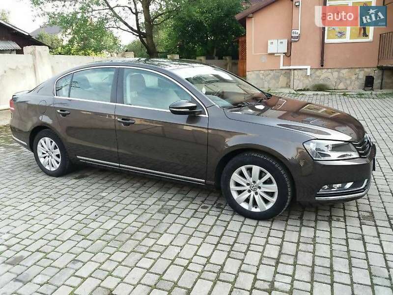 Седан Volkswagen Passat 2012 в Ивано-Франковске