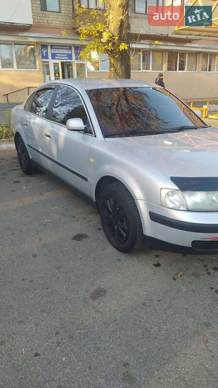 Седан Volkswagen Passat 1999 в Чернівцях