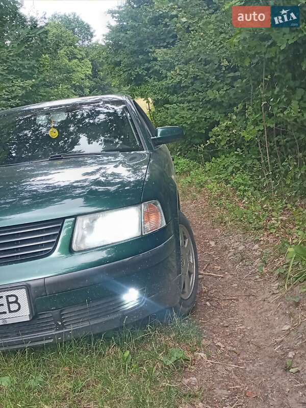 Седан Volkswagen Passat 1999 в Сторожинце