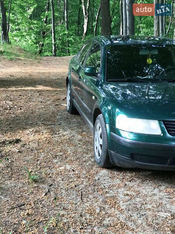 Седан Volkswagen Passat 1999 в Сторожинце