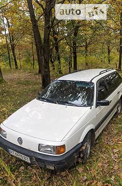 Универсал Volkswagen Passat 1989 в Долине