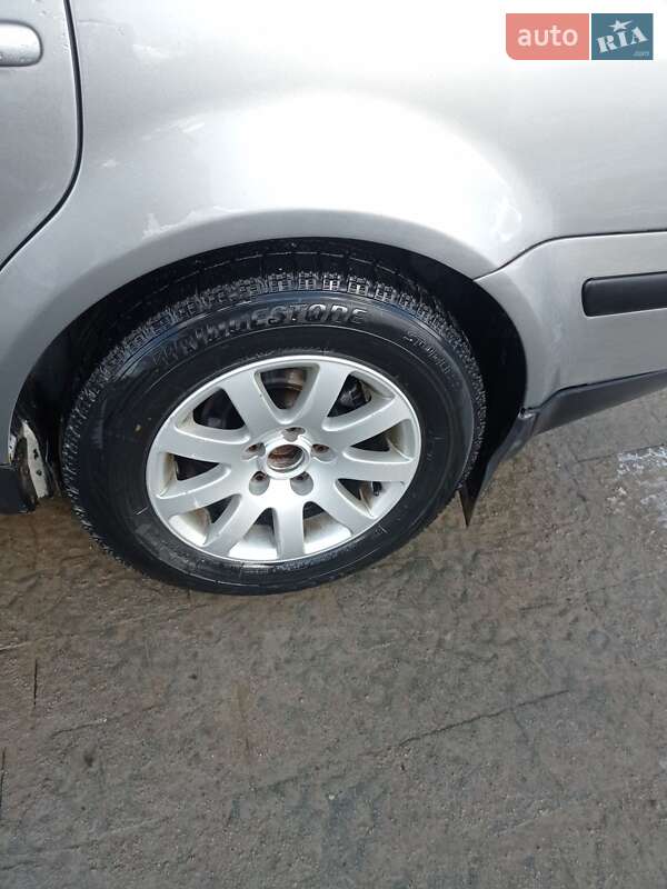 Универсал Volkswagen Passat 2001 в Старом Самборе