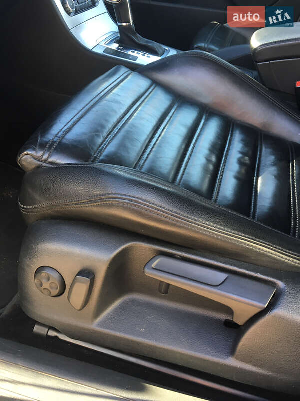 Седан Volkswagen Passat 2010 в Черновцах