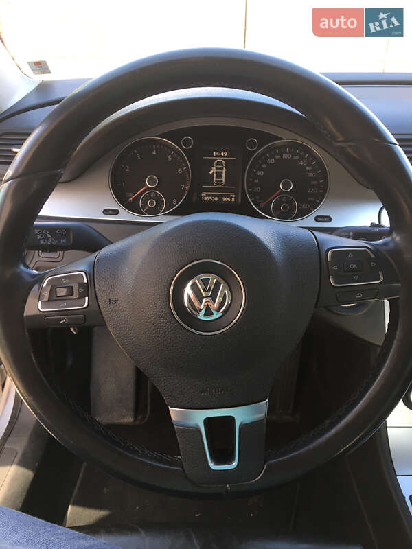 Седан Volkswagen Passat 2010 в Черновцах