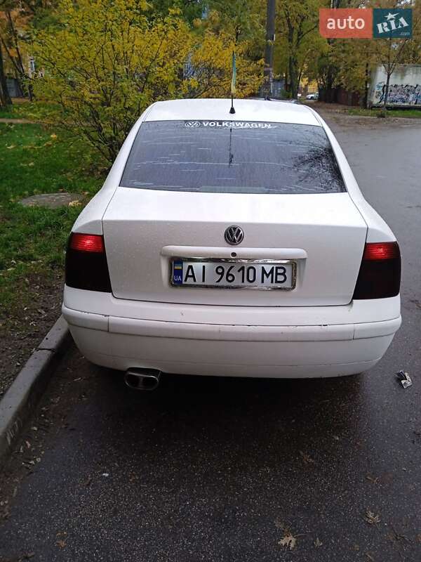 Седан Volkswagen Passat 1998 в Києві