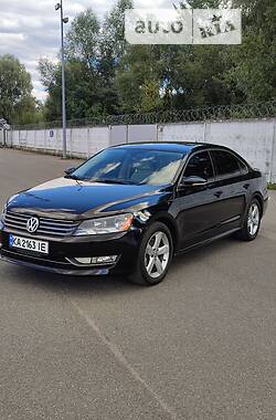 Седан Volkswagen Passat 2012 в Киеве