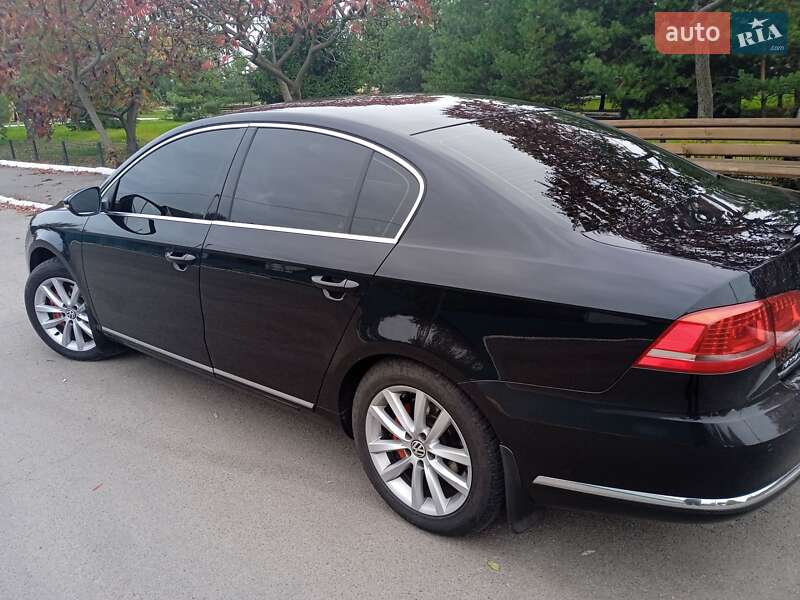Седан Volkswagen Passat 2012 в Києві