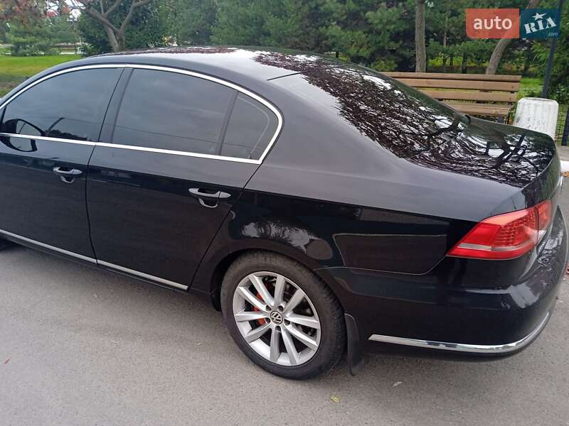 Седан Volkswagen Passat 2012 в Києві