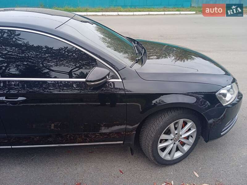 Седан Volkswagen Passat 2012 в Києві