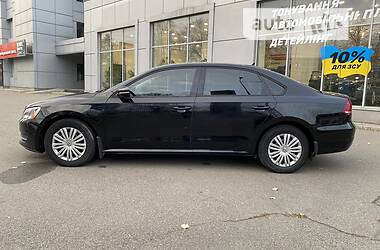 Седан Volkswagen Passat 2014 в Киеве