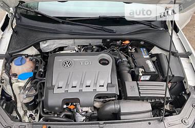 Седан Volkswagen Passat 2013 в Киеве